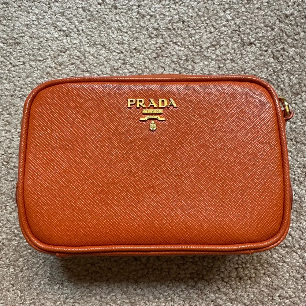 Authentic Prada Saffiano camera bag - Picture 1 of 10